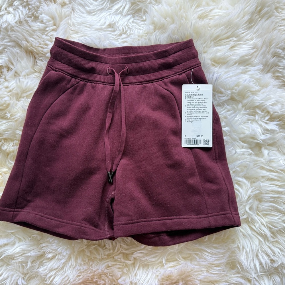 Lululemon scuba shorts garnet size 2 NWT